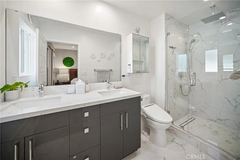 8434 Oakdale Avenue Winnetka, CA 91306