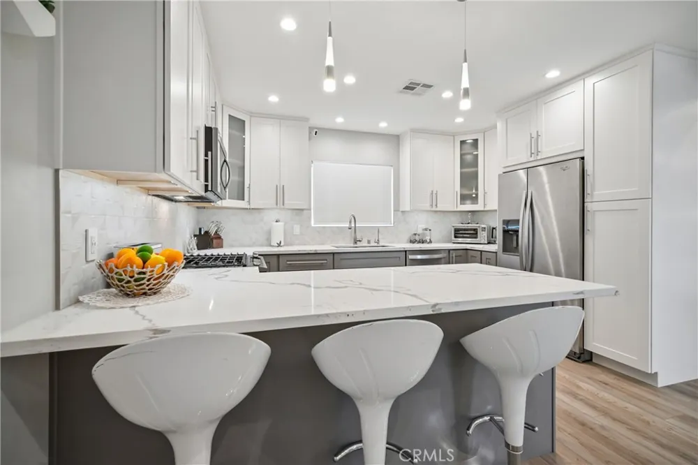 8434 Oakdale Avenue Winnetka, CA 91306