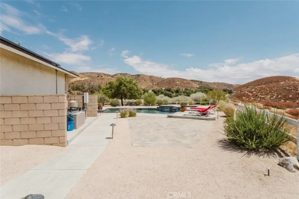 9753 Elizabeth Lake Road Leona Valley, CA 93551
