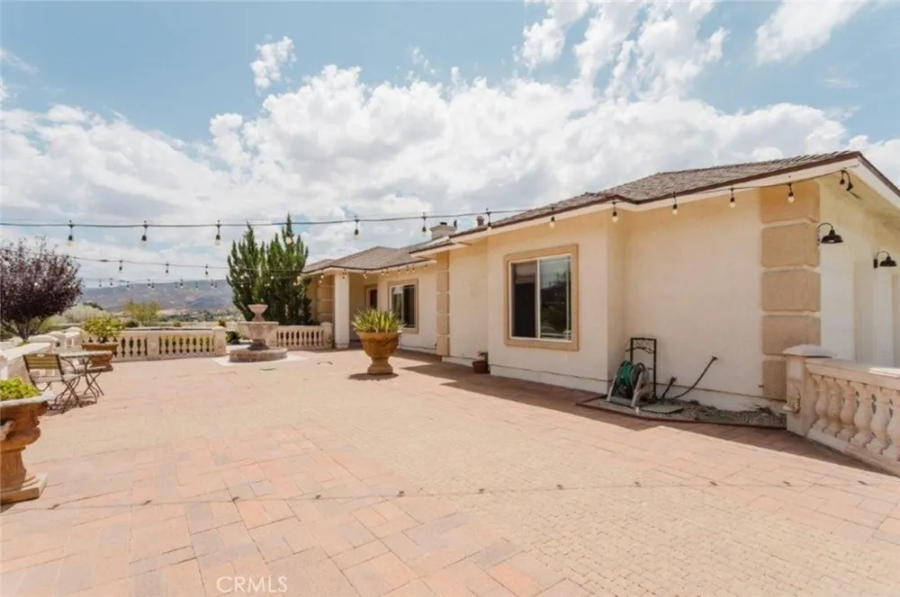 9753 Elizabeth Lake Road Leona Valley, CA 93551
