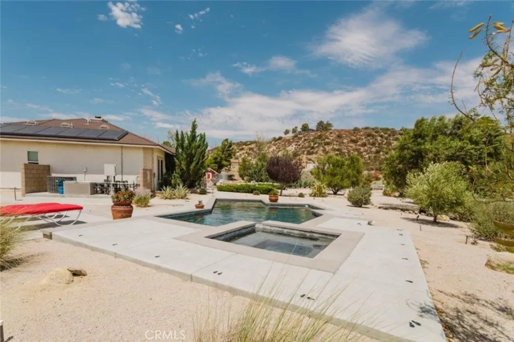 9753 Elizabeth Lake Road Leona Valley, CA 93551