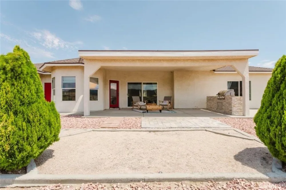 9753 Elizabeth Lake Road Leona Valley, CA 93551