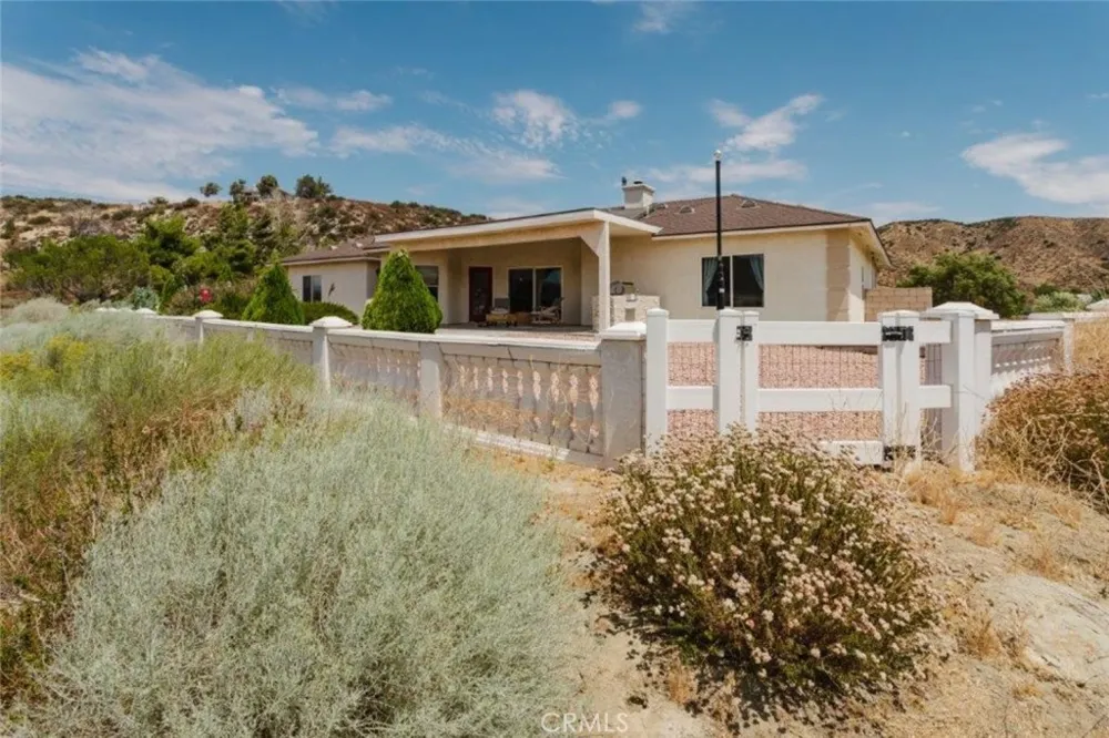 9753 Elizabeth Lake Road Leona Valley, CA 93551