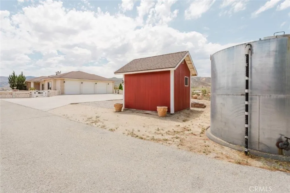9753 Elizabeth Lake Road Leona Valley, CA 93551