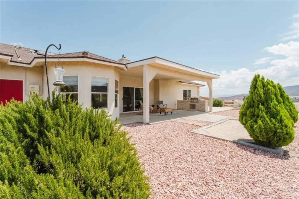9753 Elizabeth Lake Road Leona Valley, CA 93551