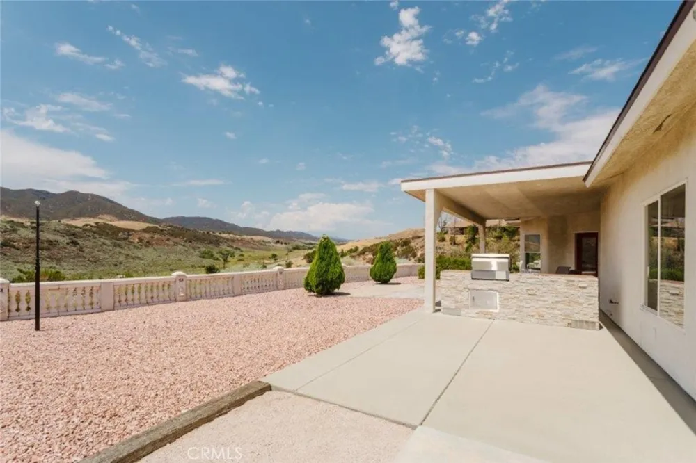 9753 Elizabeth Lake Road Leona Valley, CA 93551