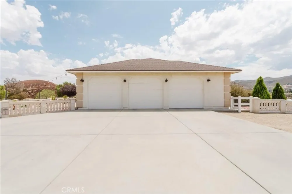 9753 Elizabeth Lake Road Leona Valley, CA 93551