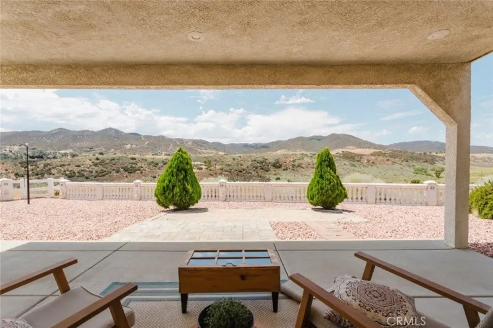 9753 Elizabeth Lake Road Leona Valley, CA 93551