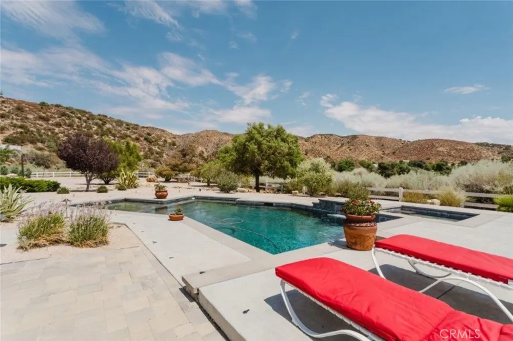 9753 Elizabeth Lake Road Leona Valley, CA 93551