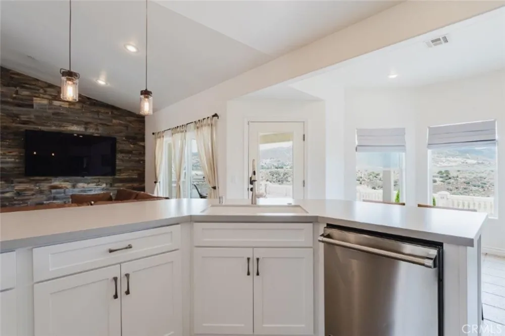 9753 Elizabeth Lake Road Leona Valley, CA 93551
