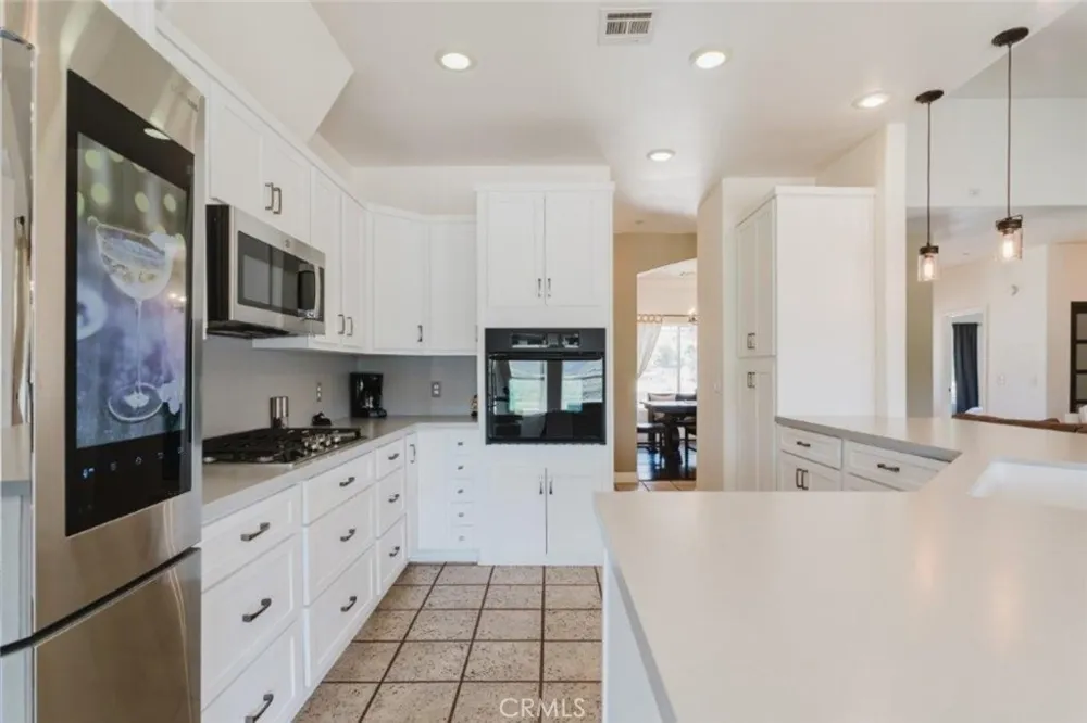 9753 Elizabeth Lake Road Leona Valley, CA 93551
