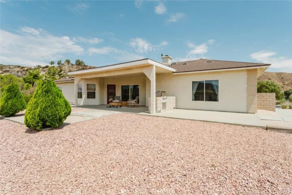 9753 Elizabeth Lake Road Leona Valley, CA 93551