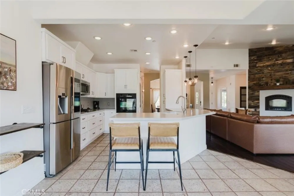 9753 Elizabeth Lake Road Leona Valley, CA 93551