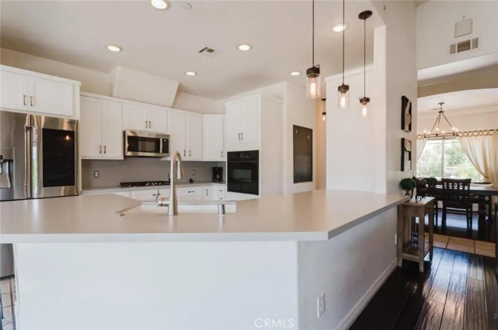 9753 Elizabeth Lake Road Leona Valley, CA 93551