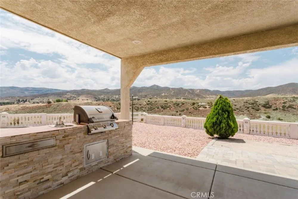 9753 Elizabeth Lake Road Leona Valley, CA 93551