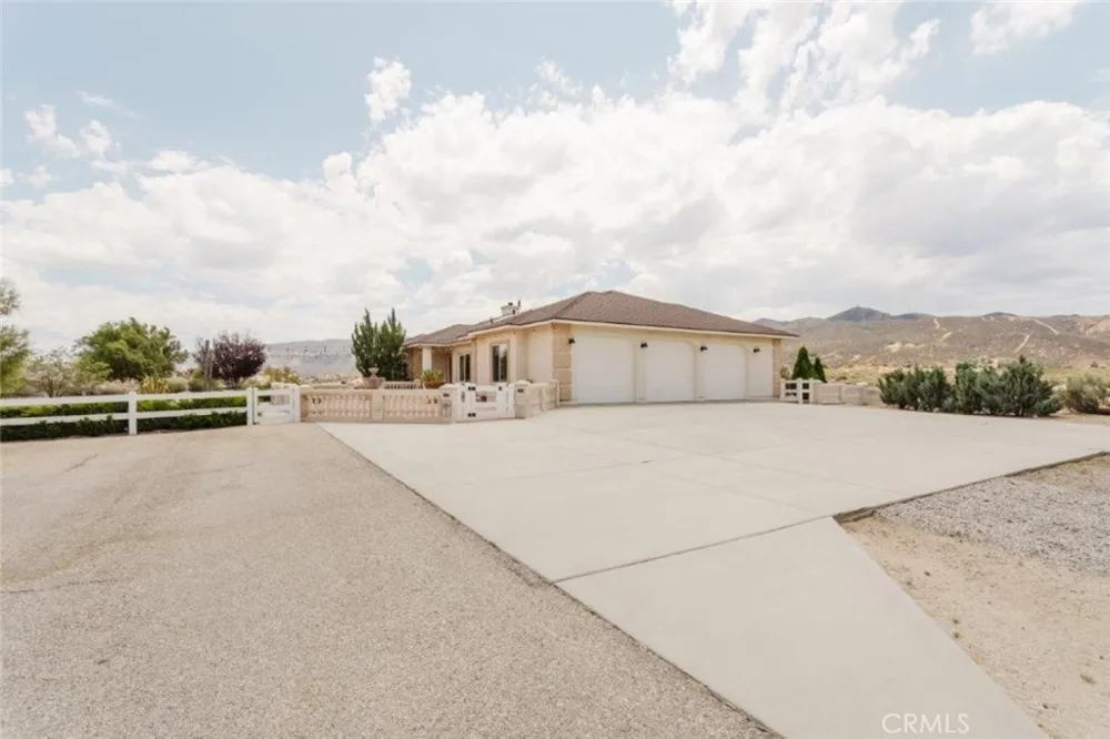 9753 Elizabeth Lake Road Leona Valley, CA 93551