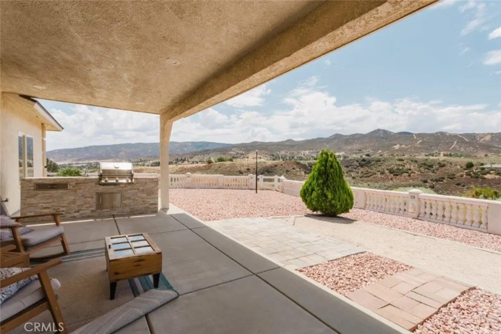 9753 Elizabeth Lake Road Leona Valley, CA 93551