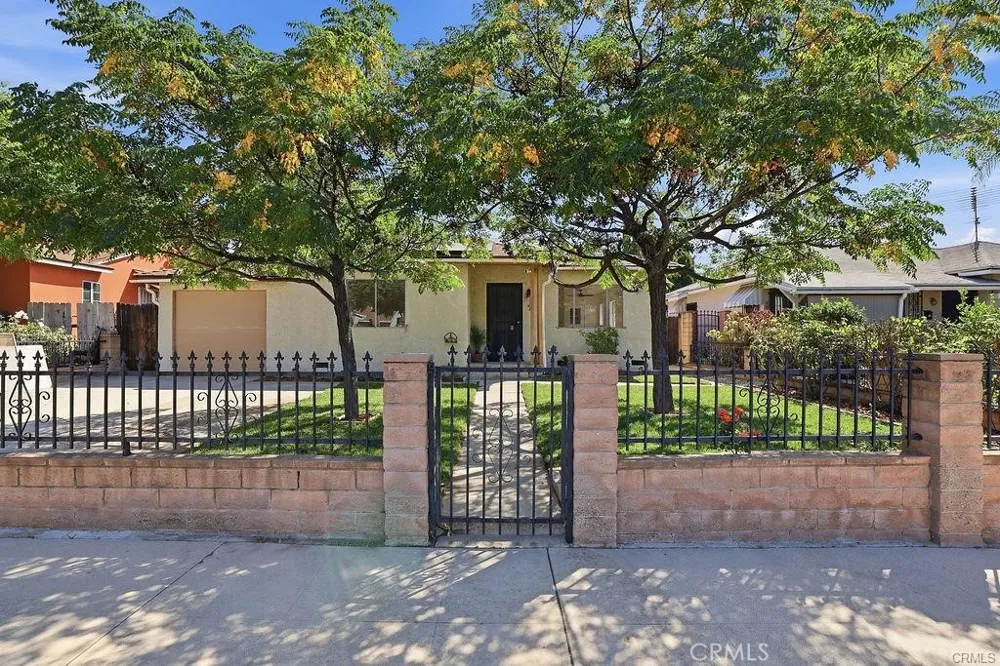 10332 Cayuga Avenue Pacoima, CA 91331