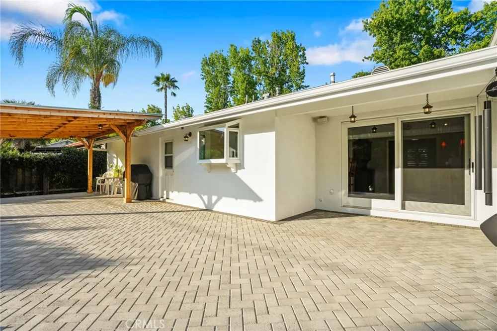 9419 Creemore Drive Tujunga, CA 91042