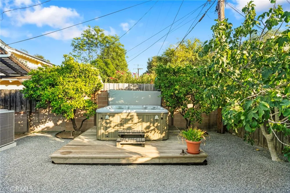 9419 Creemore Drive Tujunga, CA 91042