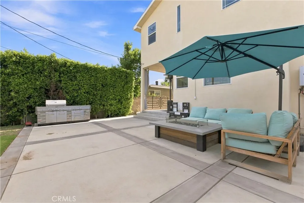 6926 Chimineas Avenue Reseda, CA 91335
