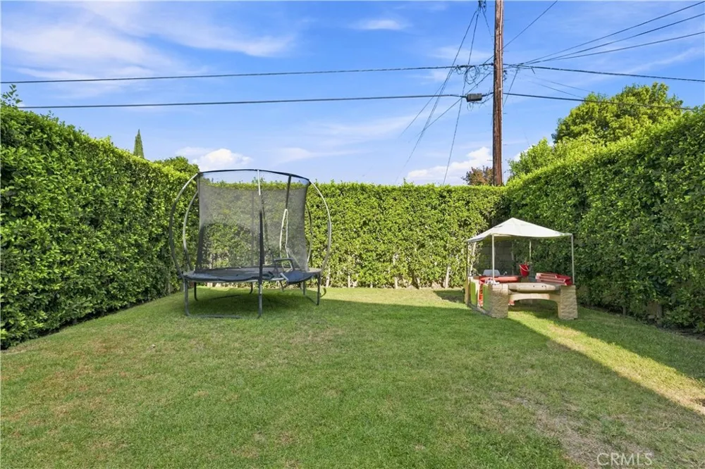 6926 Chimineas Avenue Reseda, CA 91335