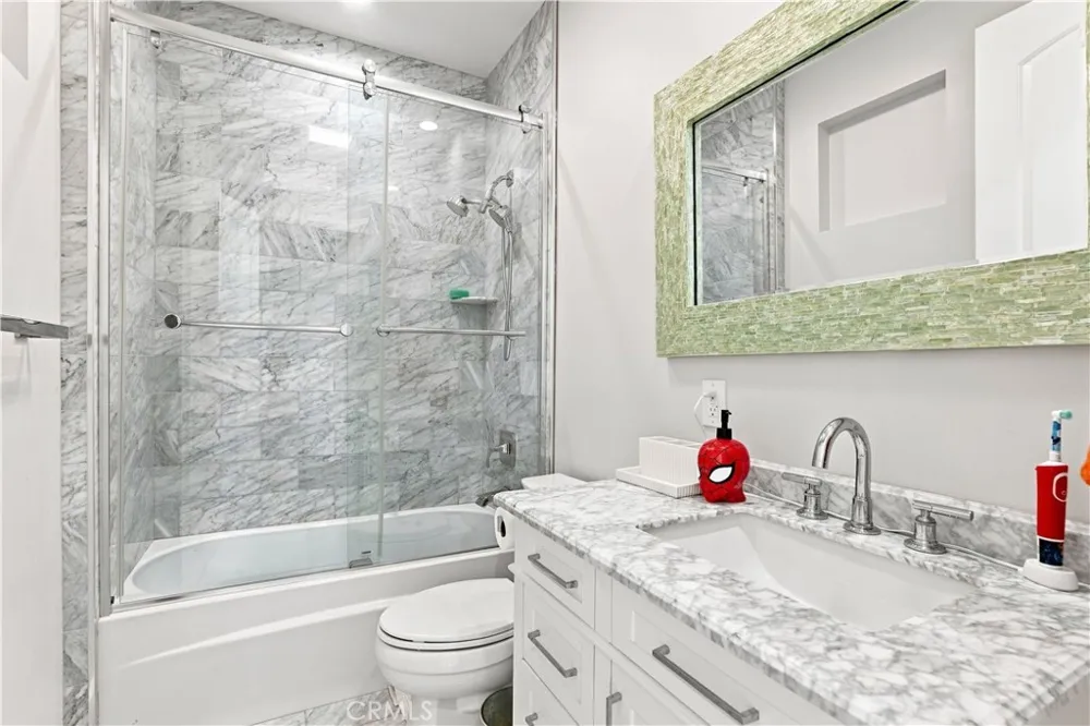 6926 Chimineas Avenue Reseda, CA 91335