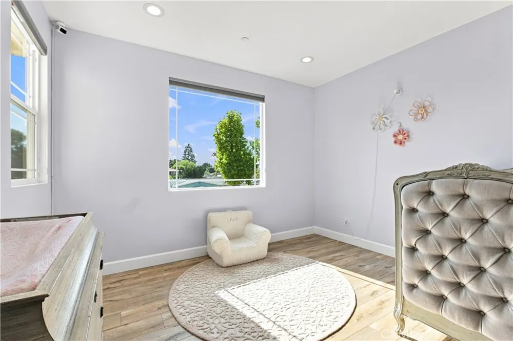 6926 Chimineas Avenue Reseda, CA 91335