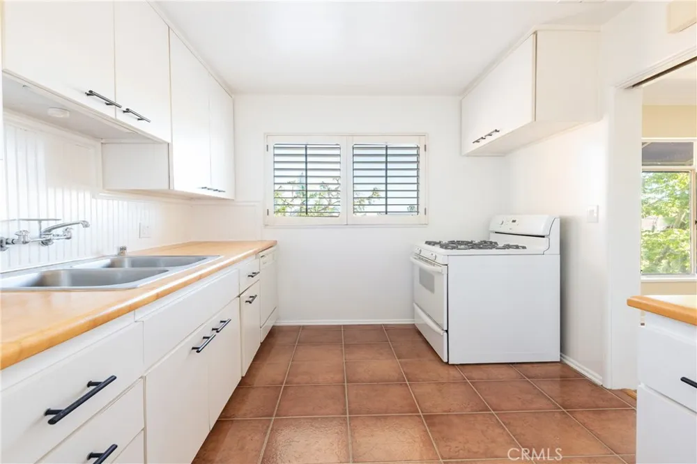 1615 Laurel Avenue #203 Los Angeles, CA 90046