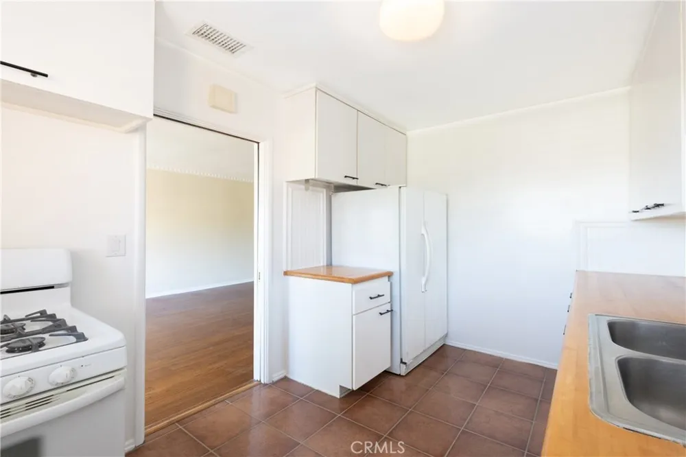 1615 Laurel Avenue #203 Los Angeles, CA 90046