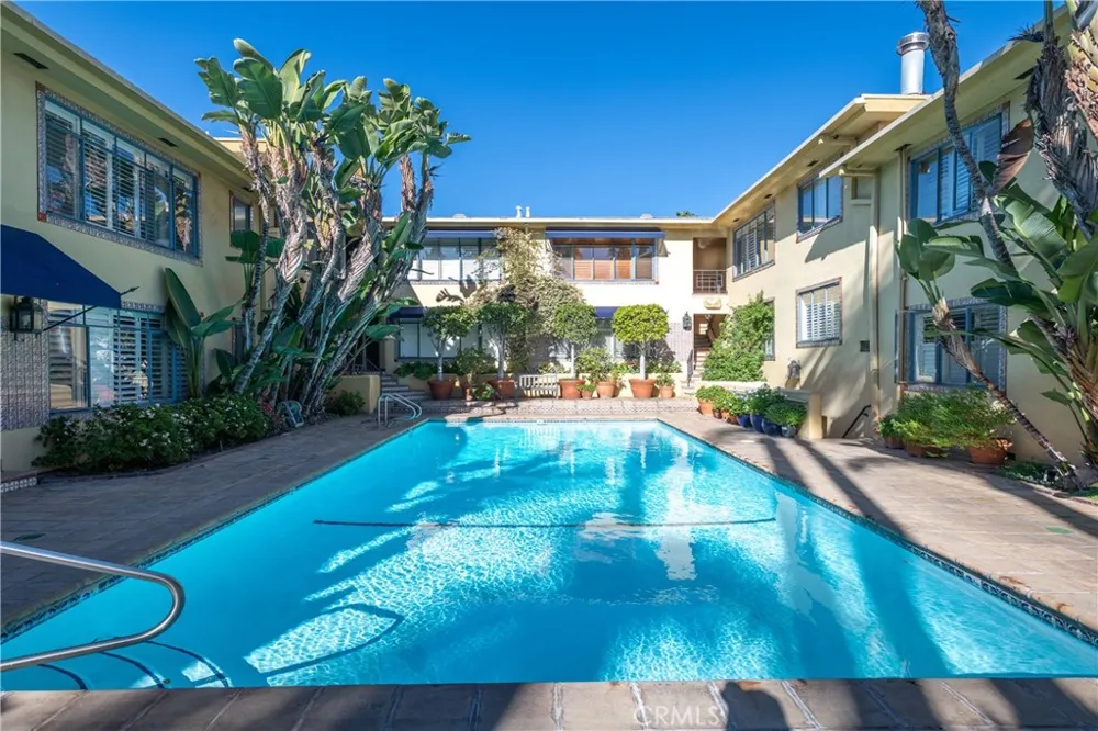 1615 Laurel Avenue #203 Los Angeles, CA 90046