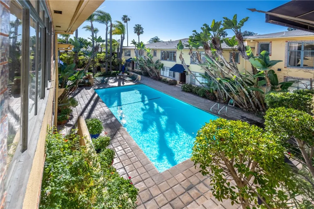 1615 Laurel Avenue #203 Los Angeles, CA 90046
