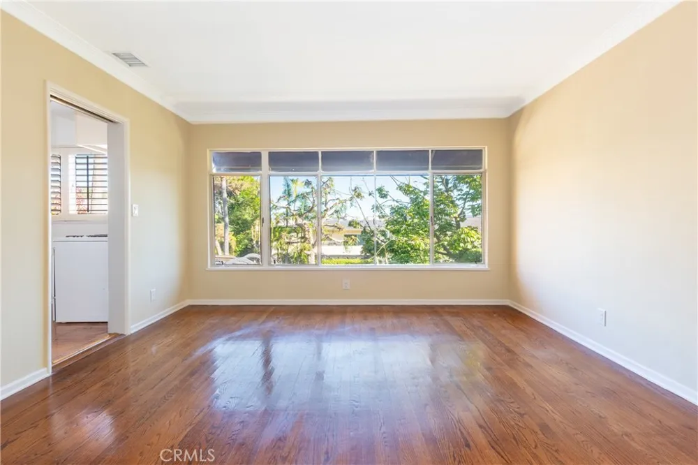 1615 Laurel Avenue #203 Los Angeles, CA 90046