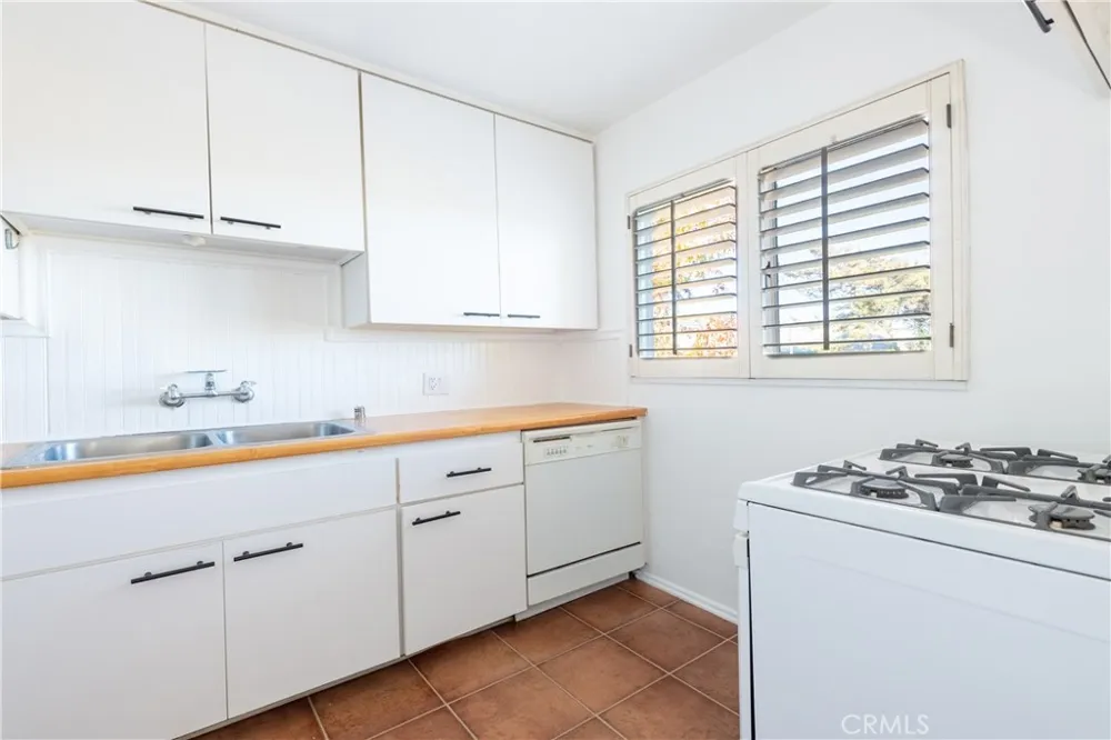 1615 Laurel Avenue #203 Los Angeles, CA 90046