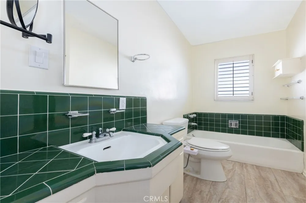 1615 Laurel Avenue #203 Los Angeles, CA 90046