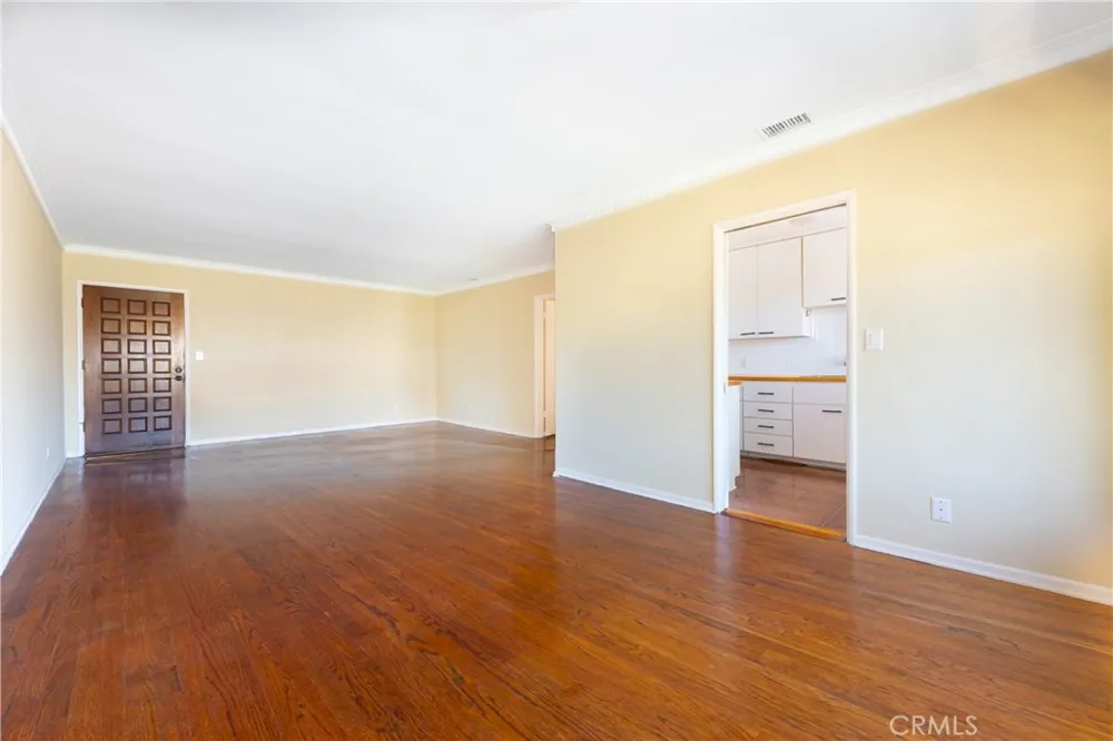 1615 Laurel Avenue #203 Los Angeles, CA 90046