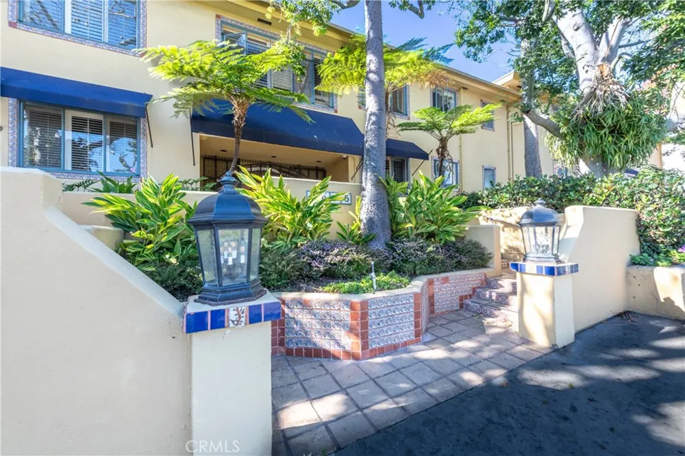 1615 Laurel Avenue #203 Los Angeles, CA 90046