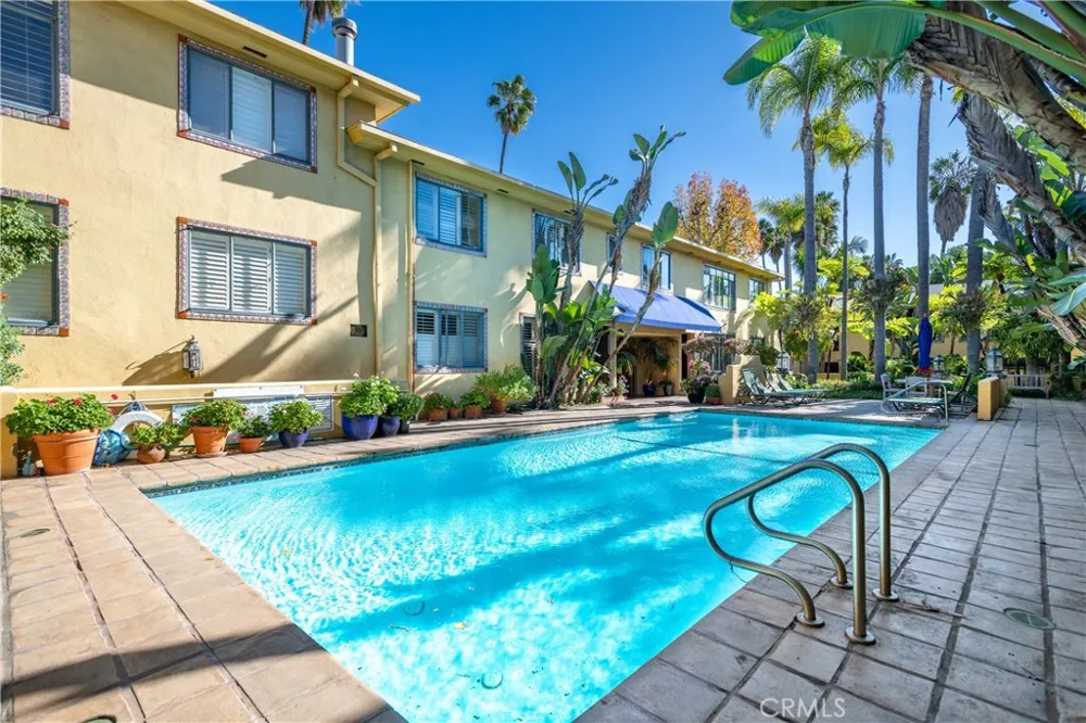 1615 Laurel Avenue #203 Los Angeles, CA 90046
