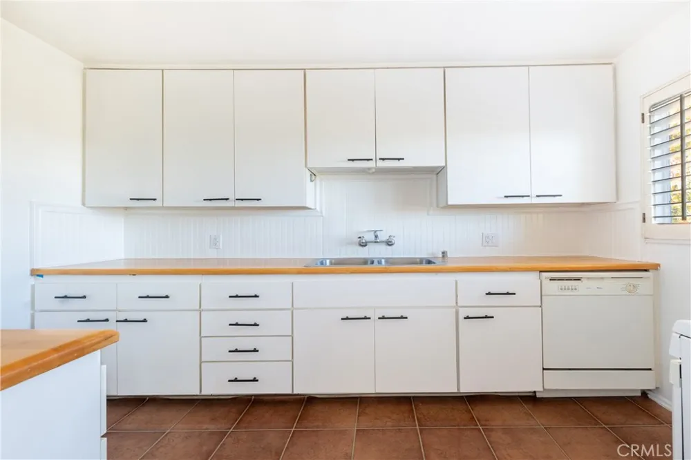 1615 Laurel Avenue #203 Los Angeles, CA 90046