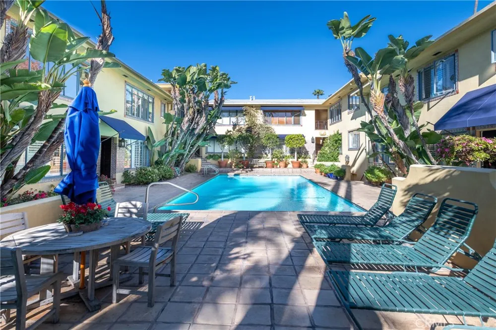 1615 Laurel Avenue #203 Los Angeles, CA 90046