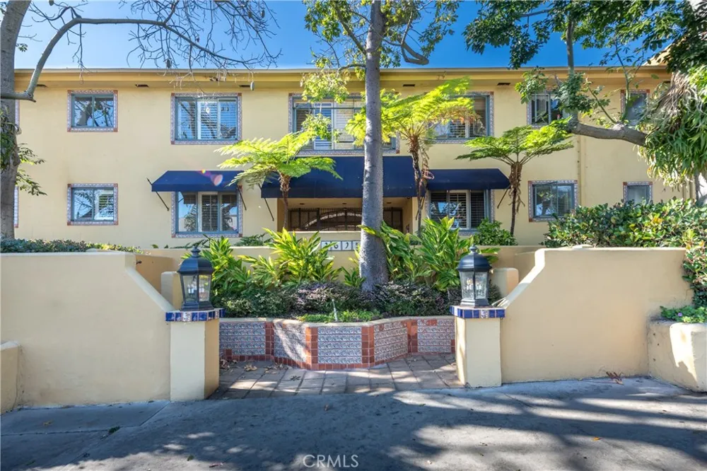 1615 Laurel Avenue #203 Los Angeles, CA 90046