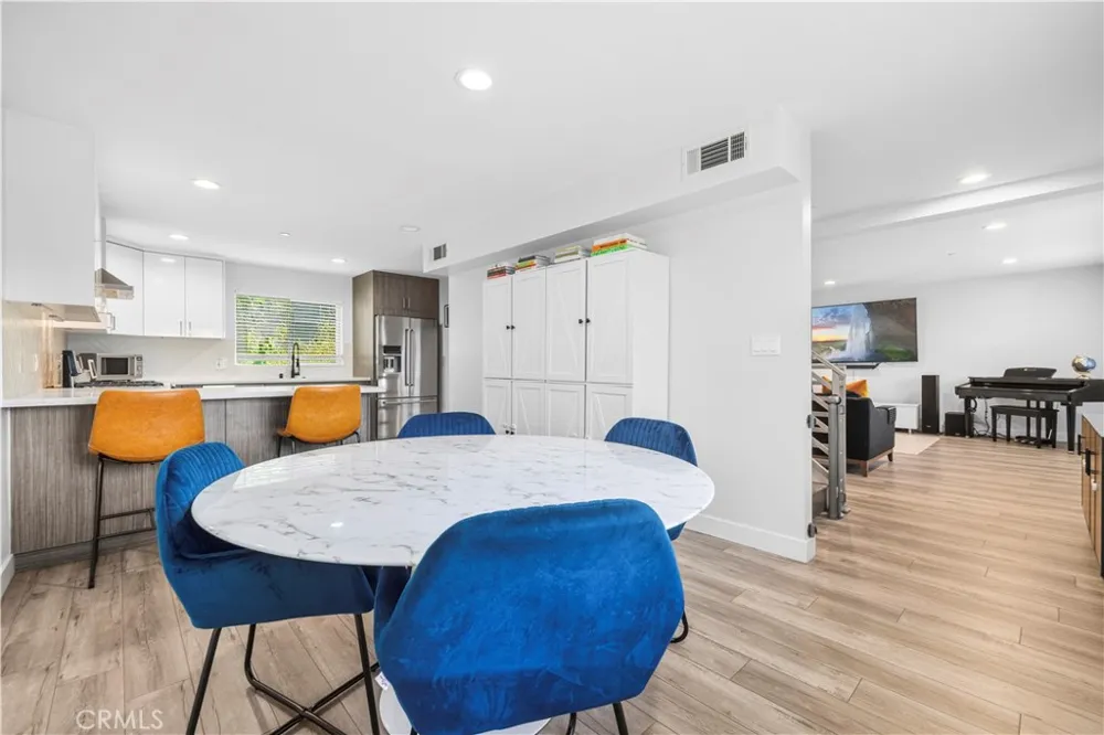 16557 Vine Terrace Van Nuys, CA 91406