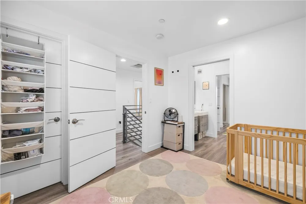 16557 Vine Terrace Van Nuys, CA 91406