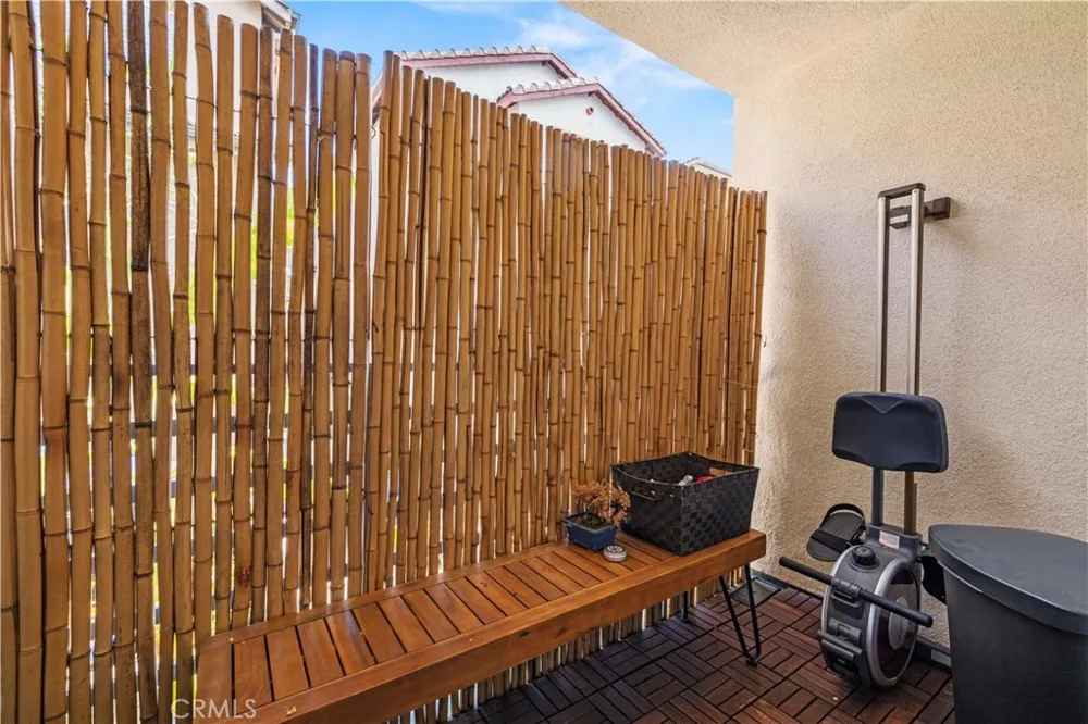 16557 Vine Terrace Van Nuys, CA 91406