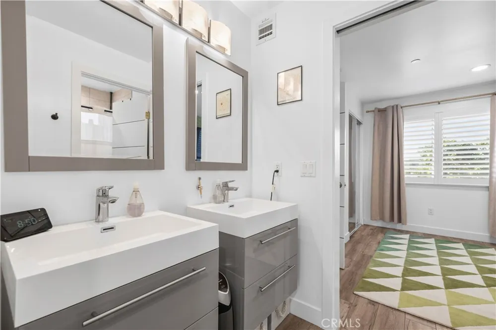 16557 Vine Terrace Van Nuys, CA 91406