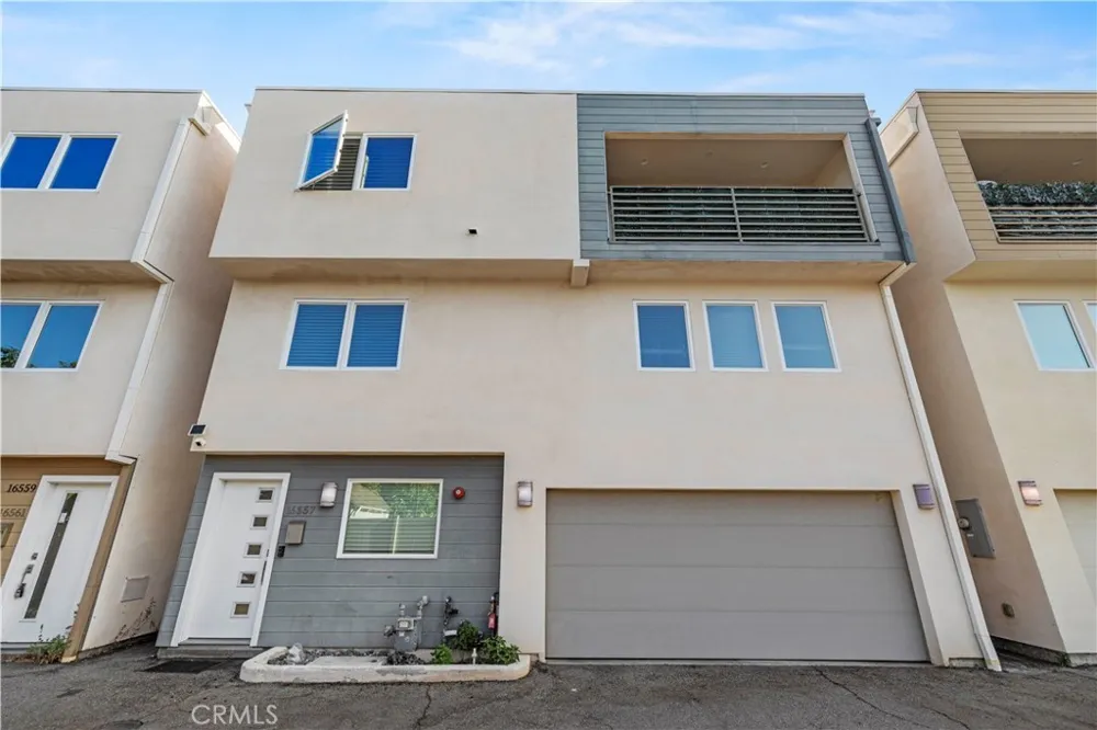 16557 Vine Terrace Van Nuys, CA 91406
