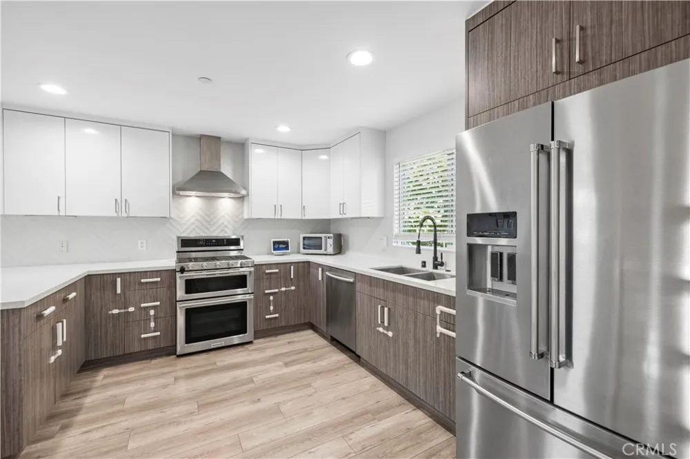 16557 Vine Terrace Van Nuys, CA 91406