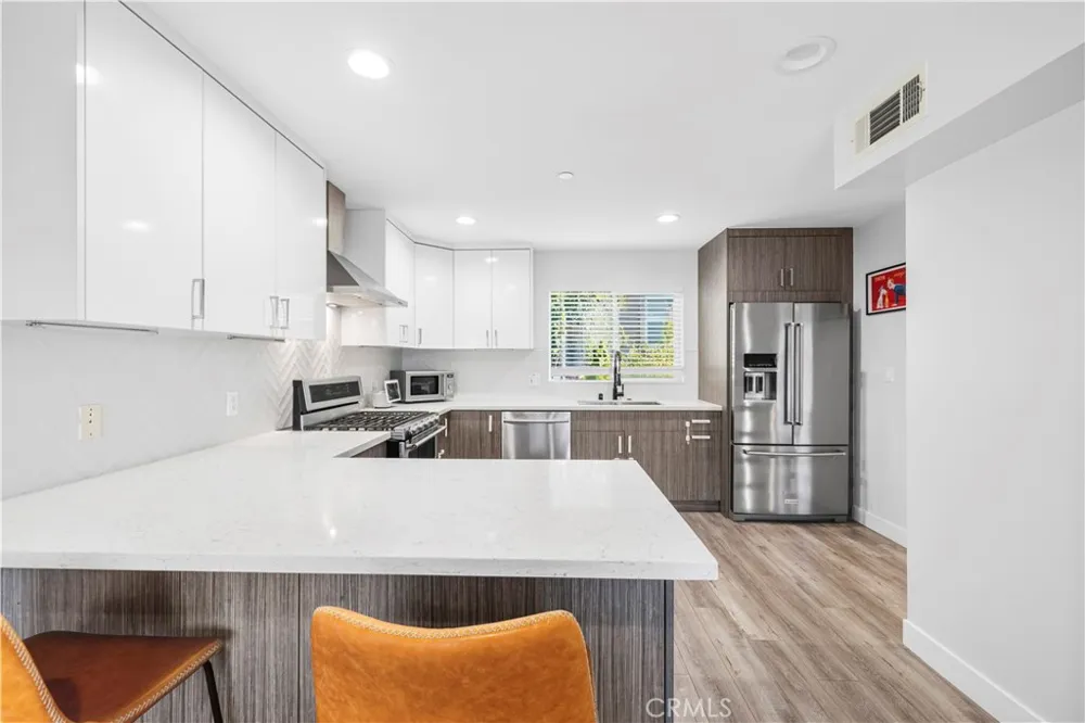16557 Vine Terrace Van Nuys, CA 91406