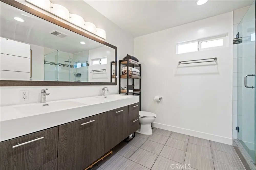 16557 Vine Terrace Van Nuys, CA 91406