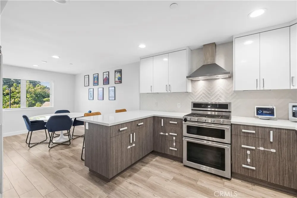 16557 Vine Terrace Van Nuys, CA 91406